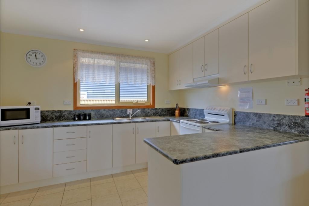 All Inn Strahan Holiday Units מראה חיצוני תמונה