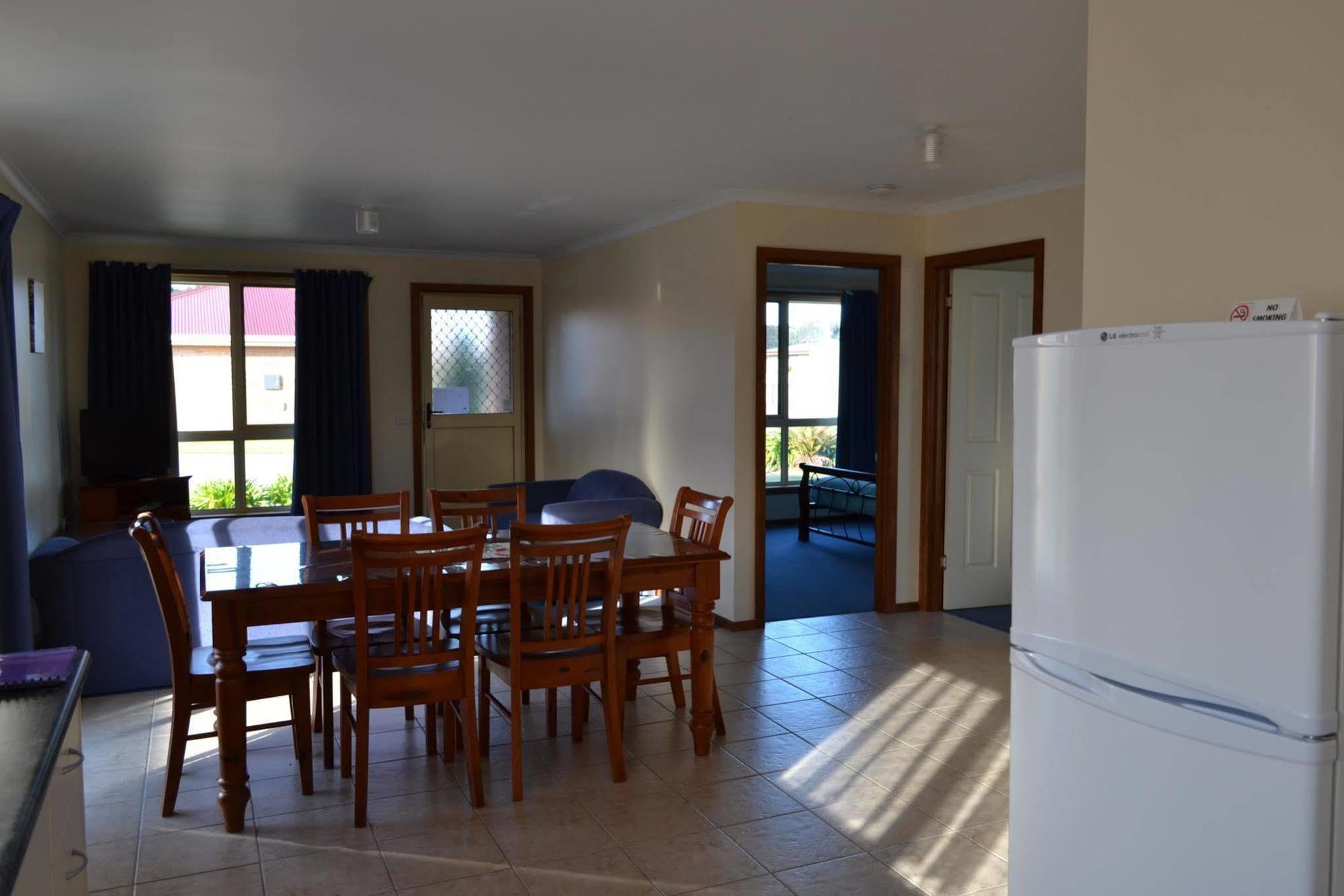 All Inn Strahan Holiday Units מראה חיצוני תמונה