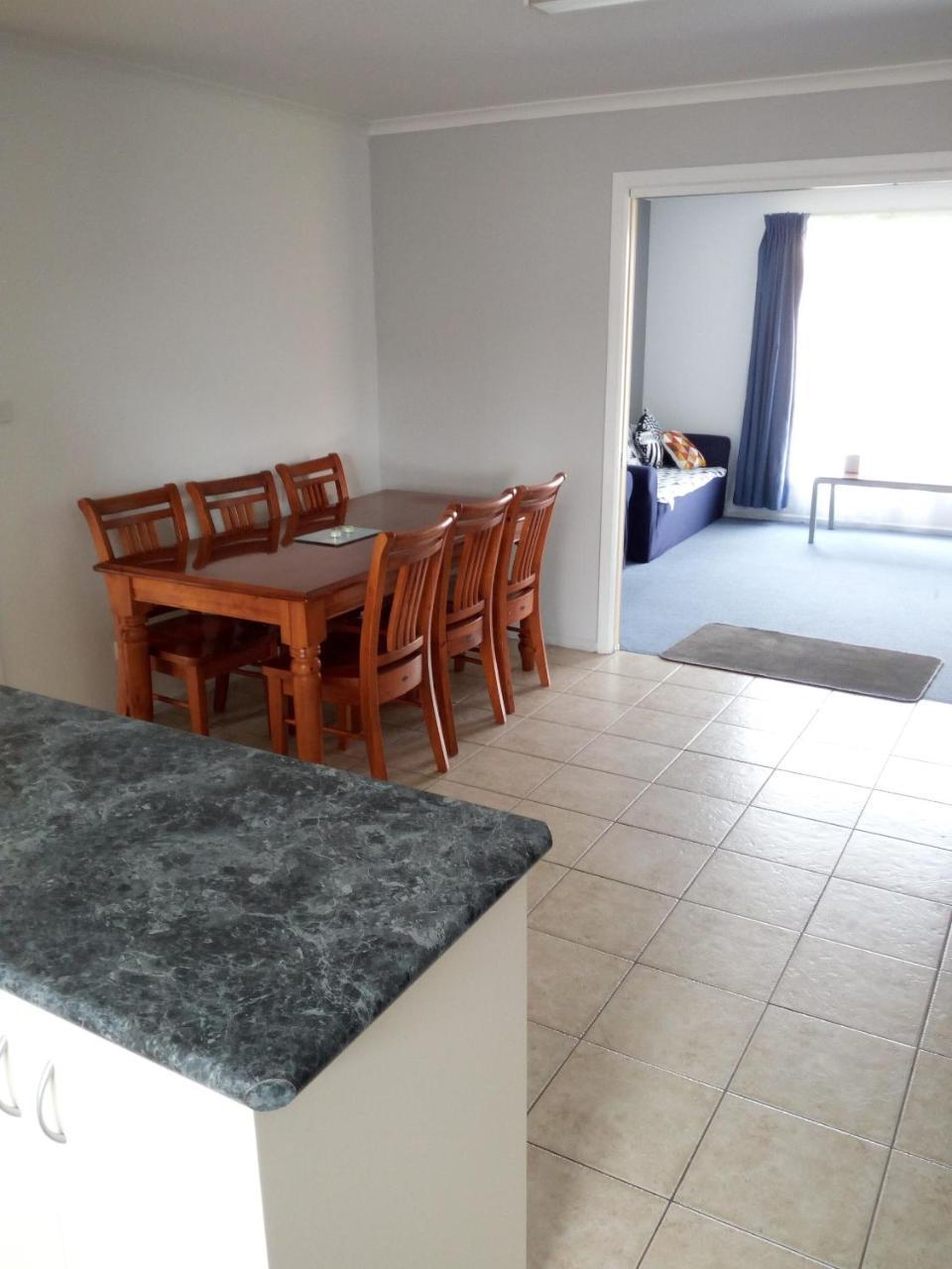 All Inn Strahan Holiday Units מראה חיצוני תמונה